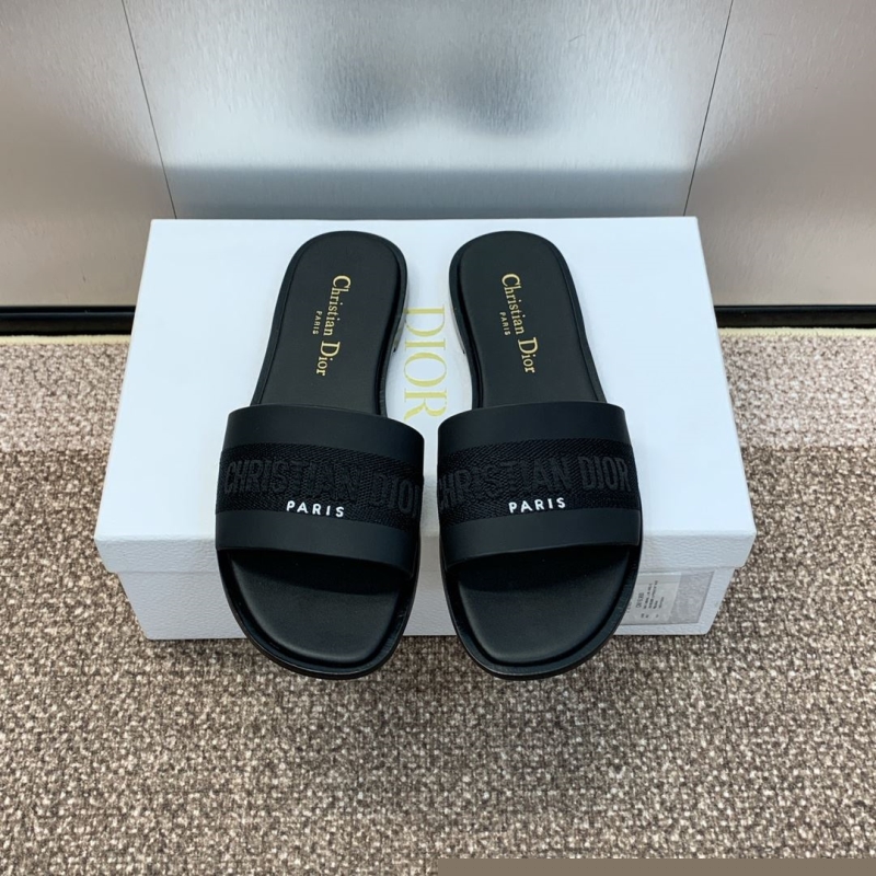 ch**an D*or slippers